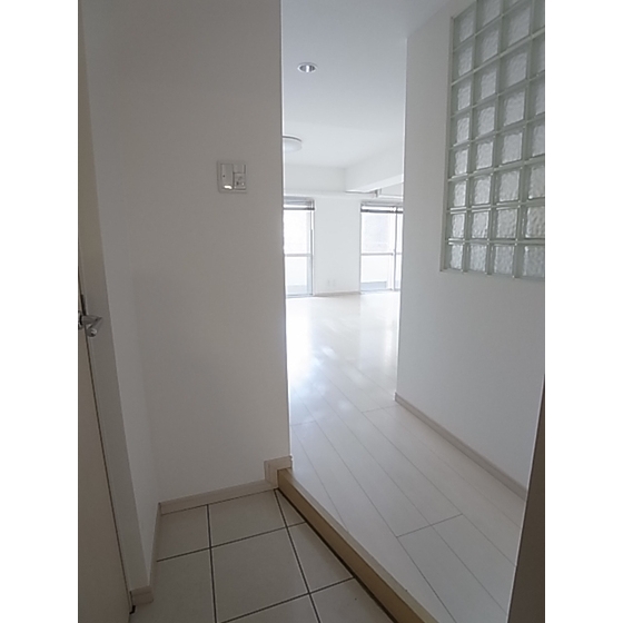 Entrance. Entrance of the glass block Tsukai