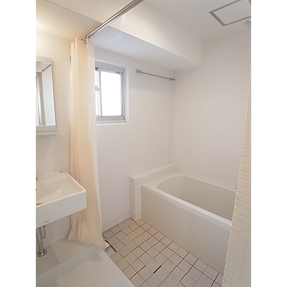 Bath. Easy-to-use bathroom