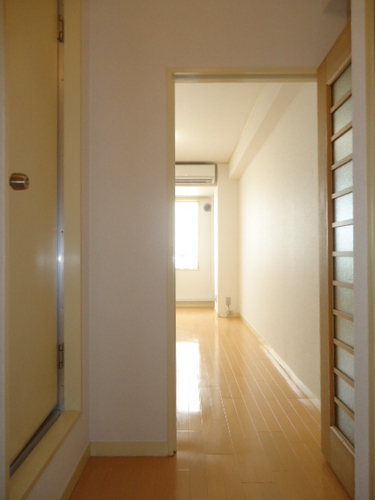 Other room space. Western-style room from the hallway