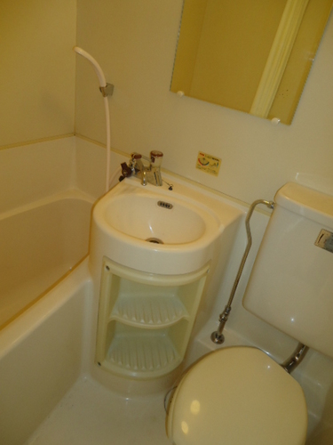 Bath. 3-point unit bus