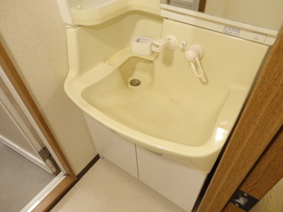 Washroom. It is a convenient washbasin