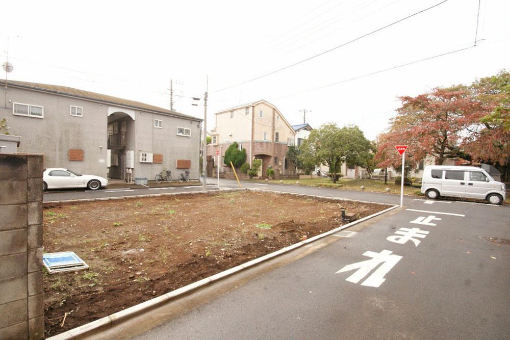Local photos, including front road. Road that was refreshing. Car Street also less, Small children is also safe.