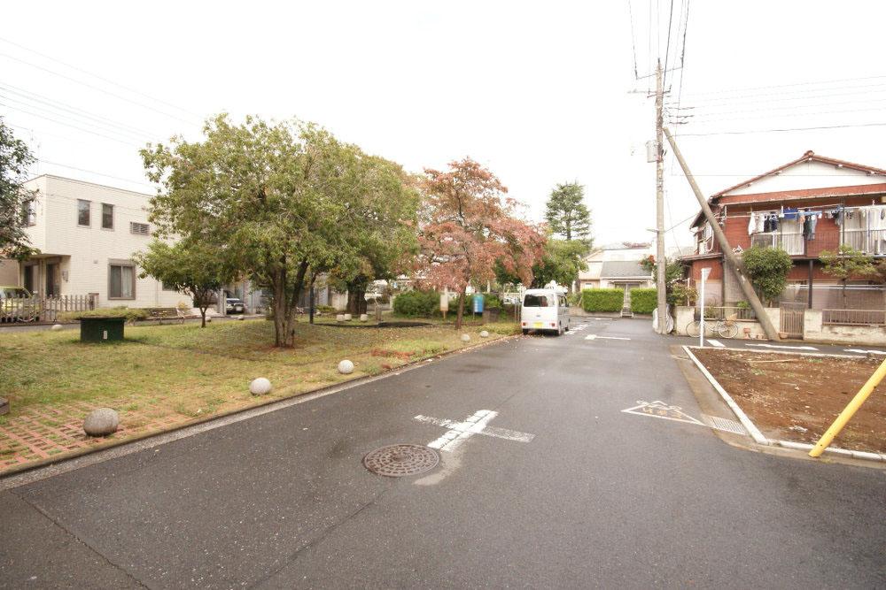 Local photos, including front road. Is an environment blessed that there is a park in front of the eye.