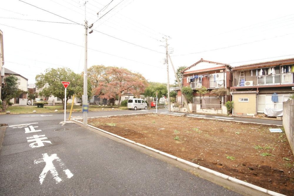 Local appearance photo. It is open-minded location was Seddo in three directions, including south road.