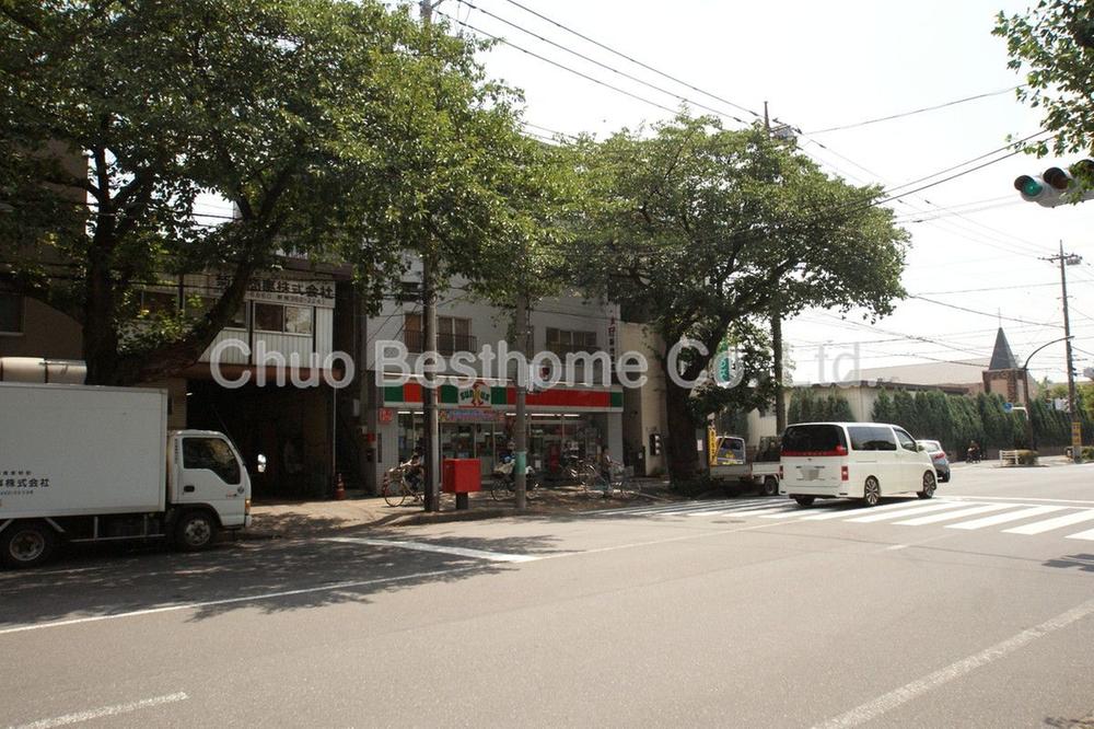 Convenience store. Thanks 258m to Musashino Chuo Park shop