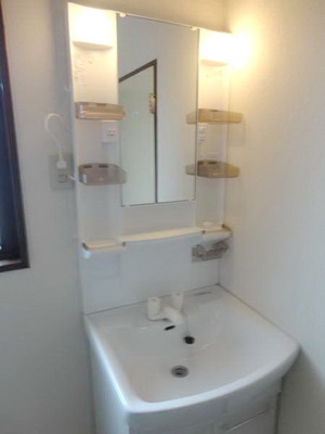 Washroom. Independent wash basin