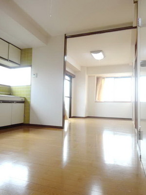 Living and room. Living 12.5 Pledge