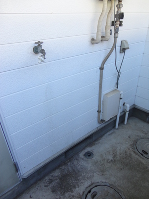 Washroom. Laundry Area