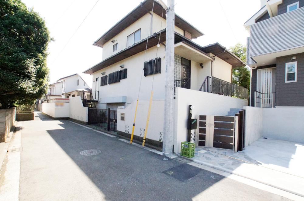 Local photos, including front road. Western-style 6.92 Pledge Tasu6.01 Pledge +6.0 Pledgeese-style room 5.0 quires, 8.65 Pledge and the building area LDK20.61 Pledge of 4LDK + Grenier 106.04 big your house of sq m. Walk-in closet is also available storage capacity rich. 