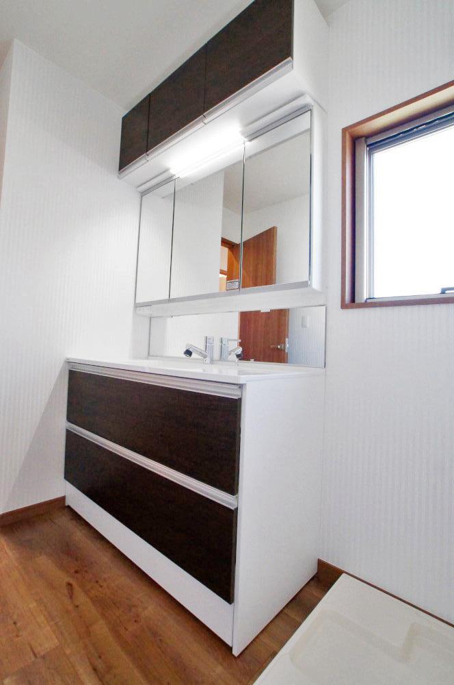 Wash basin, toilet. Stylish is a wash basin. 