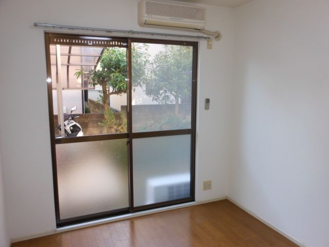 Living and room. Easy-to-use simple Mato