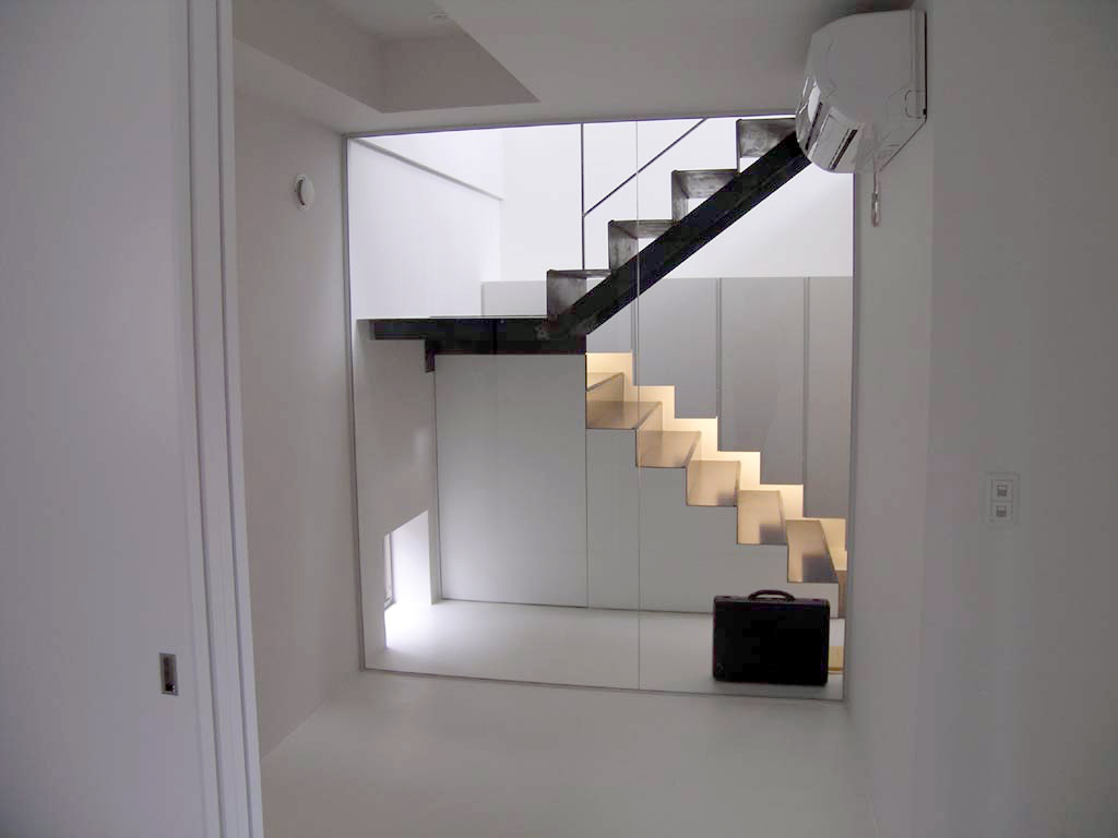 Living and room. 3.4 Pledge Western-style