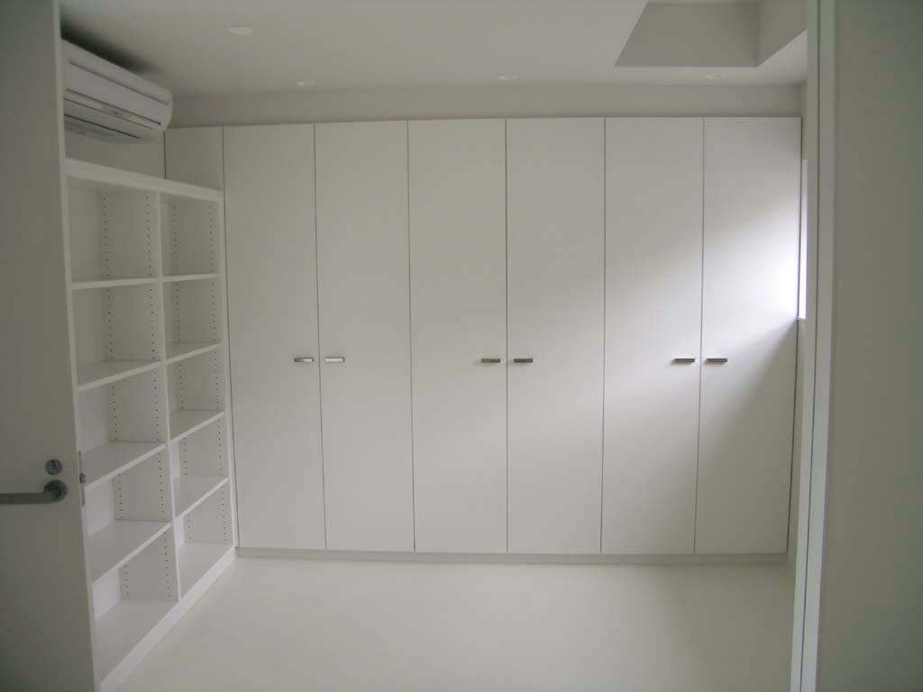 Living and room. 5.6 Pledge Western-style