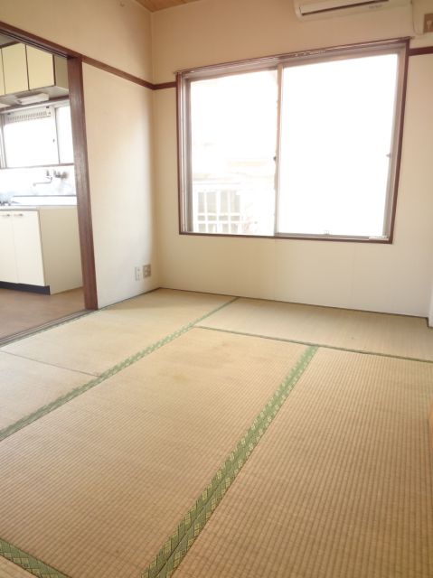 Living and room. Tatami rooms