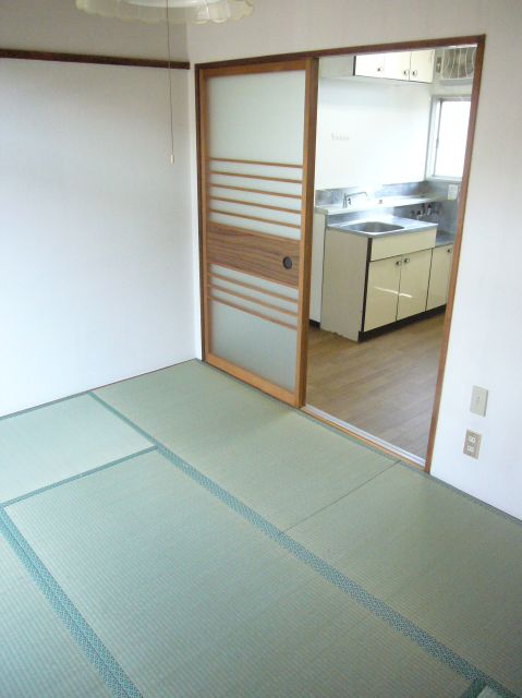 Living and room. Rooms Japanese-style room on the south-facing. 