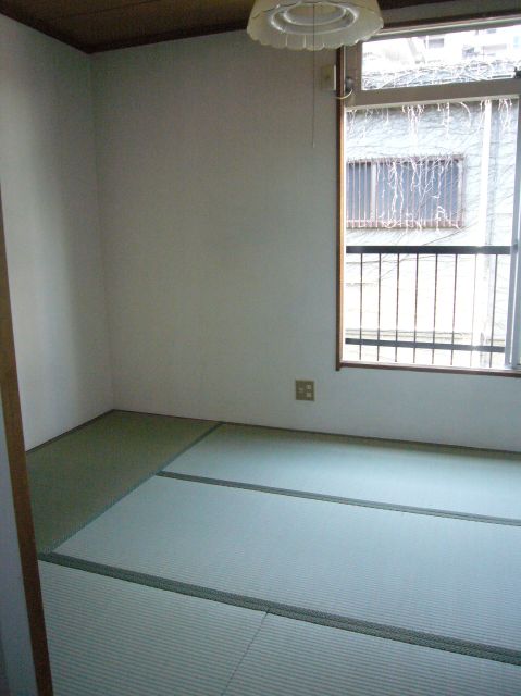 Living and room. From the kitchen side. 