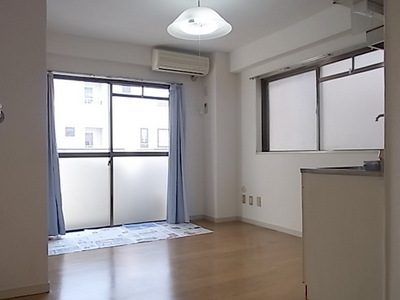 Living and room. Western-style 7 Pledge