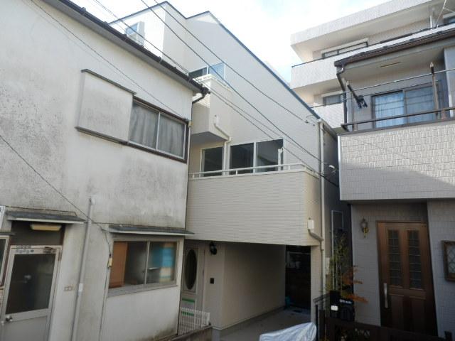 Local appearance photo. Local (12 May 2013) Shooting