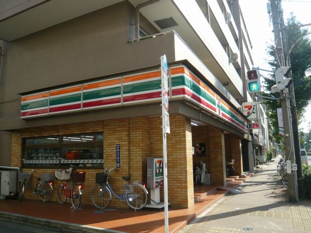 Convenience store. 210m to Seven-Eleven (convenience store)