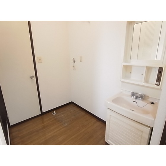 Washroom. Coherent water around