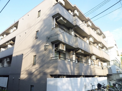 Building appearance. An 8-minute walk station