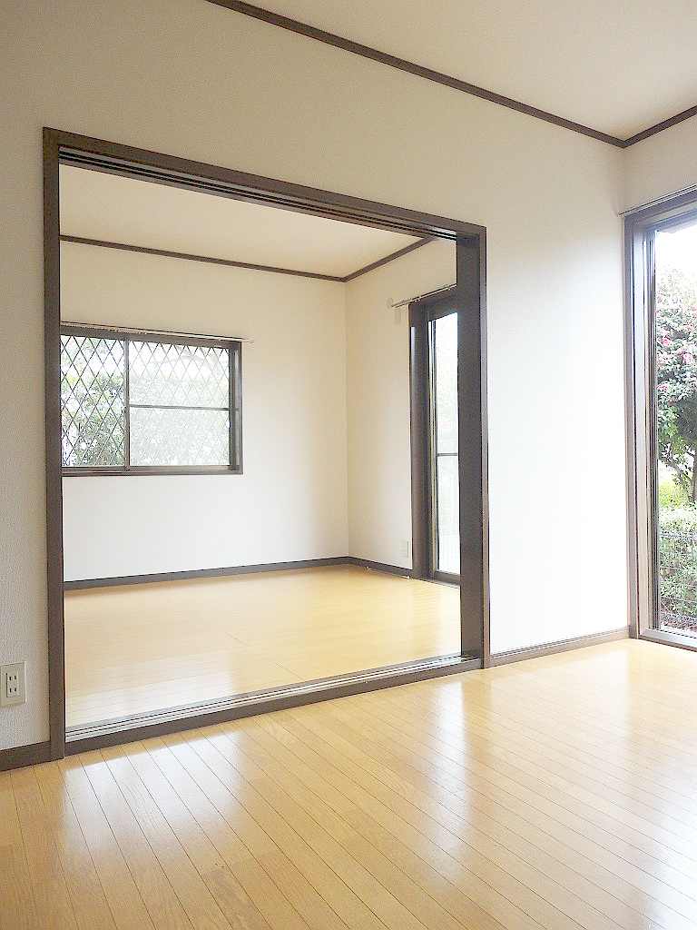 Living and room. 2 rooms all flooring ☆