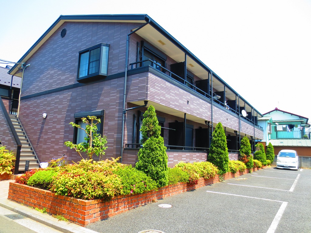 Building appearance. South-facing day ◎