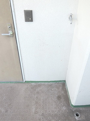 Washroom. Washing machine Storage