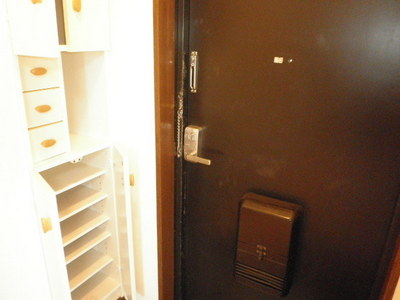 Entrance. Spacious entrance footwear input