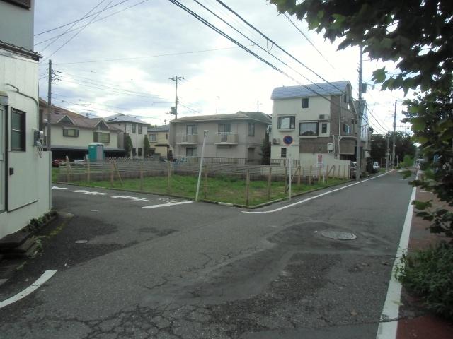 Local photos, including front road. Clean and wider front road. 