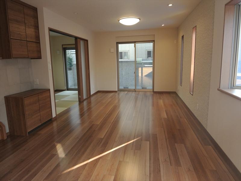 Living. Local (10 May 2013) Shooting