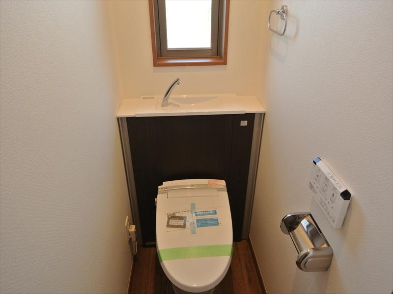 Toilet. Local (10 May 2013) Shooting