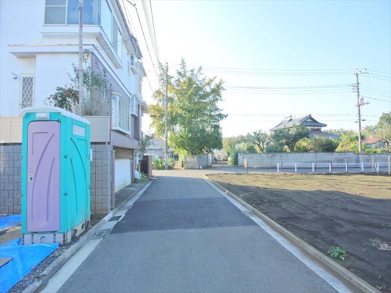 Local photos, including front road. Local (10 May 2013) Shooting