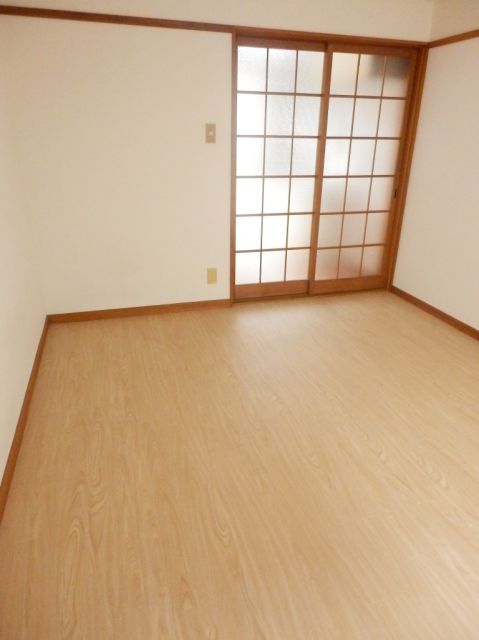 Living and room. 1K is the type of room