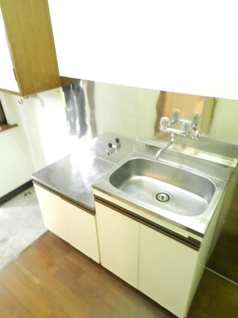 Kitchen. Put the gas stove