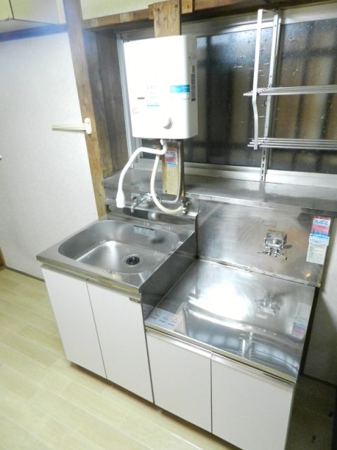 Kitchen. Gas stove can be installed