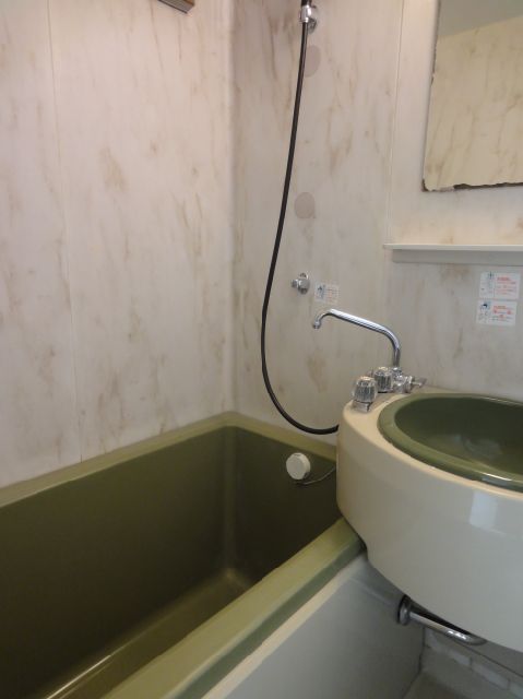 Bath. Unit bus of loose