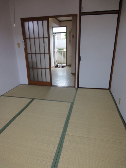 Living and room. 1K is the type of room