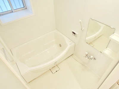 Bath. Half egg-shaped that can sitz bath ・ Boast a large bathroom (1317 size