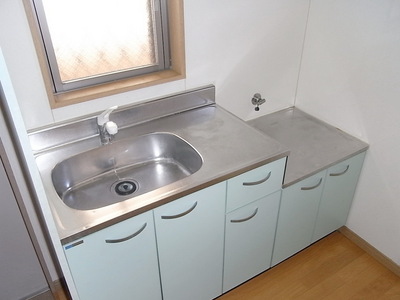 Kitchen. kitchen ・ Yes window