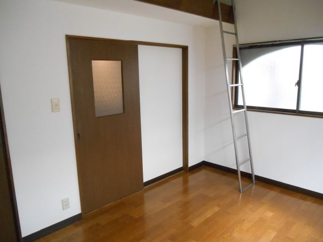 Living and room. Flooring, It is a loft with a room