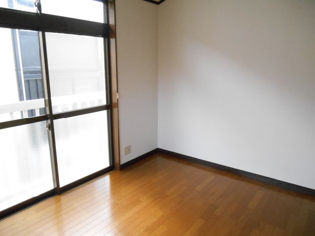 Living and room. Facing south in sunny