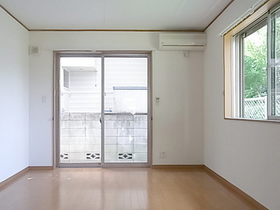 Living and room. Western-style 6 Pledge