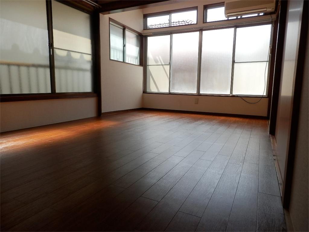 Other room space. Facing south ・ Sunny