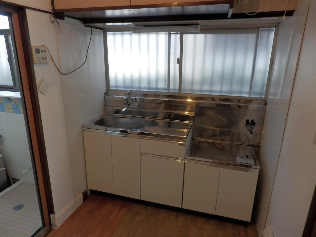 Kitchen. Gas two-burner stove installation Allowed