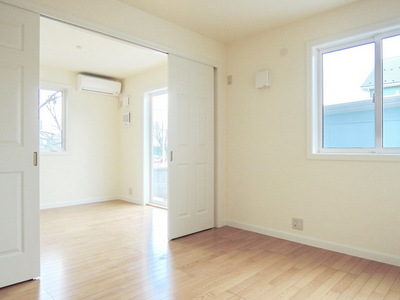 Other room space. Corner room two-sided lighting