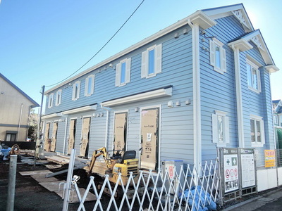 Entrance. Entrance side