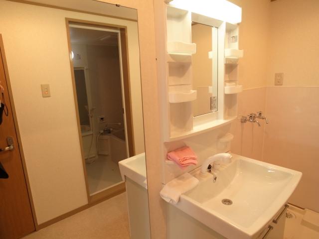 Wash basin, toilet. Local (September 2013) Shooting