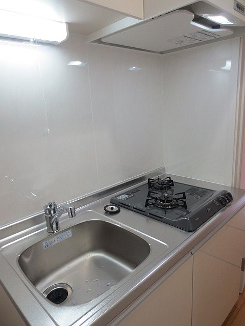 Kitchen. 2-neck with gas stove