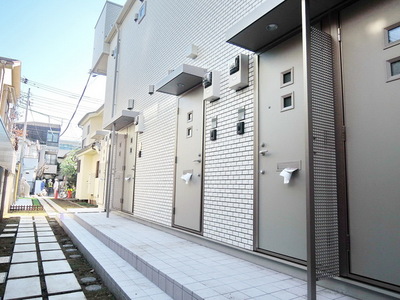 Building appearance. Entrance side